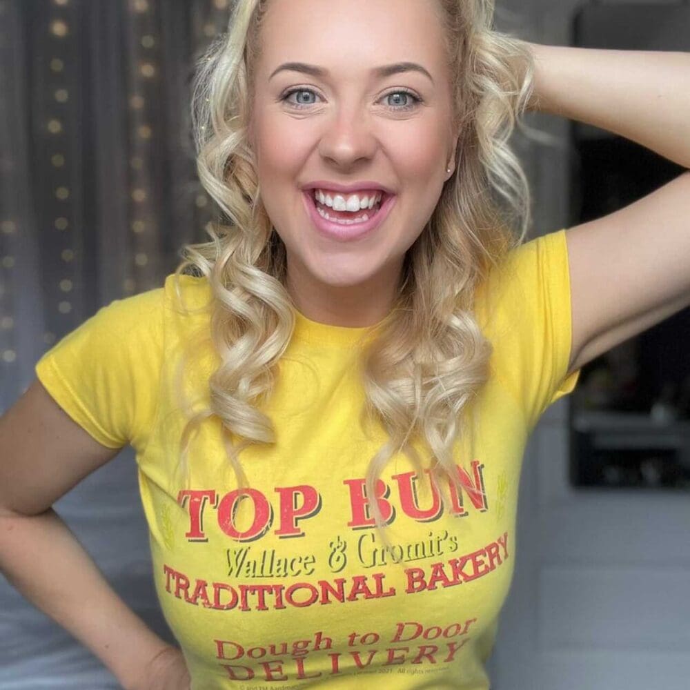 Lauren Wallace and Gromit T-Shirt Top Bun Matter of Loaf and Death Yellow British